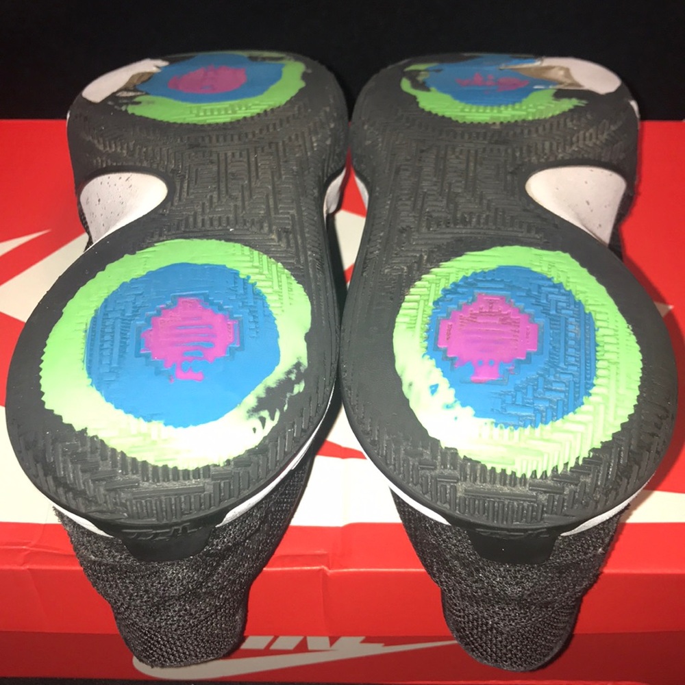 Kyrie Irving low 1’s 10.5 Black & silver swoosh - Picture 9 of 14